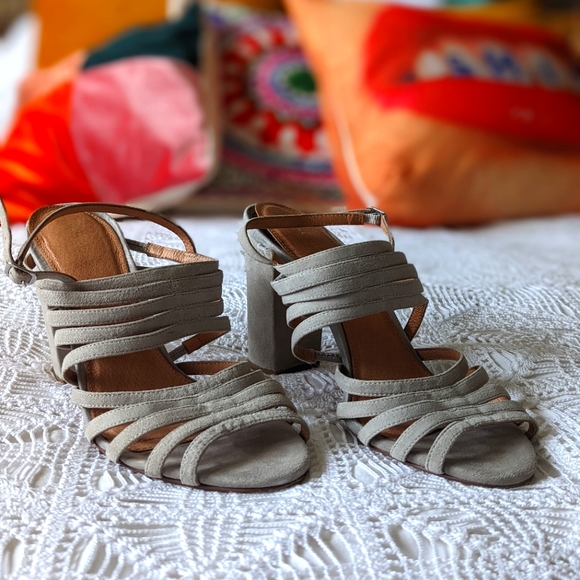 High heels - Picture 1 of 8